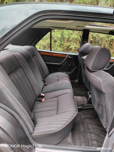 Mercedes-Benz E 300 1992, kuva 7/10