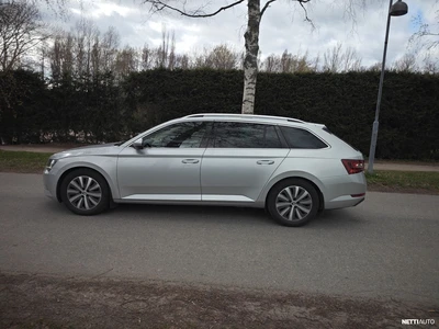 Skoda Superb 2018, photo 7/17