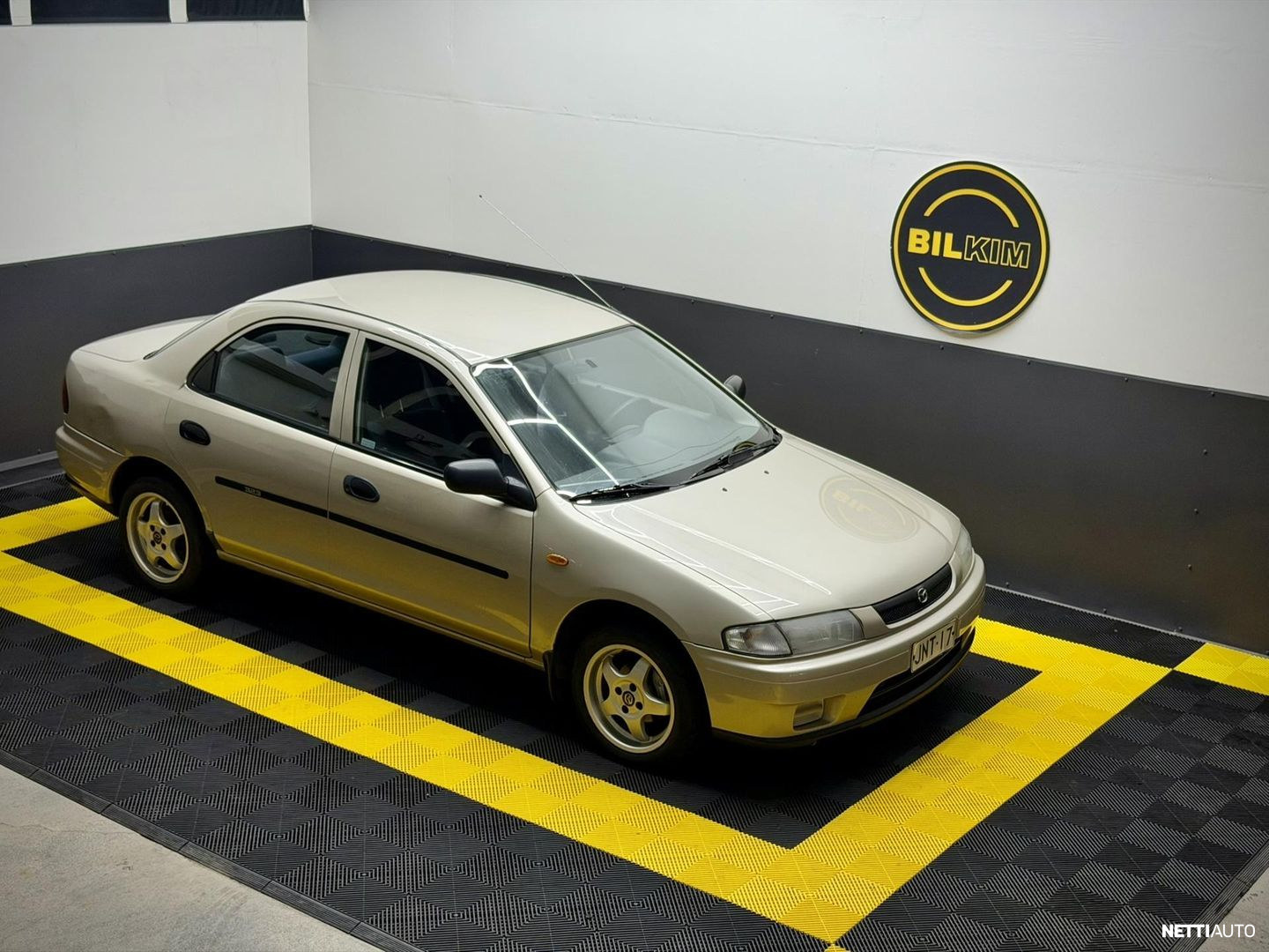 Mazda 323