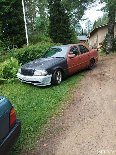 Mercedes-Benz 180 1995, photo 1/4