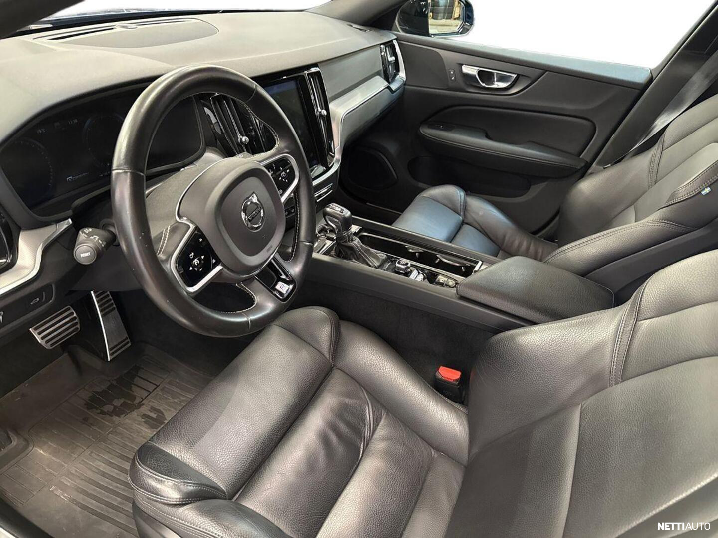 Volvo V60 2019, photo 7/34