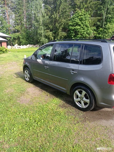 Volkswagen Touran 2011, kuva 7/8