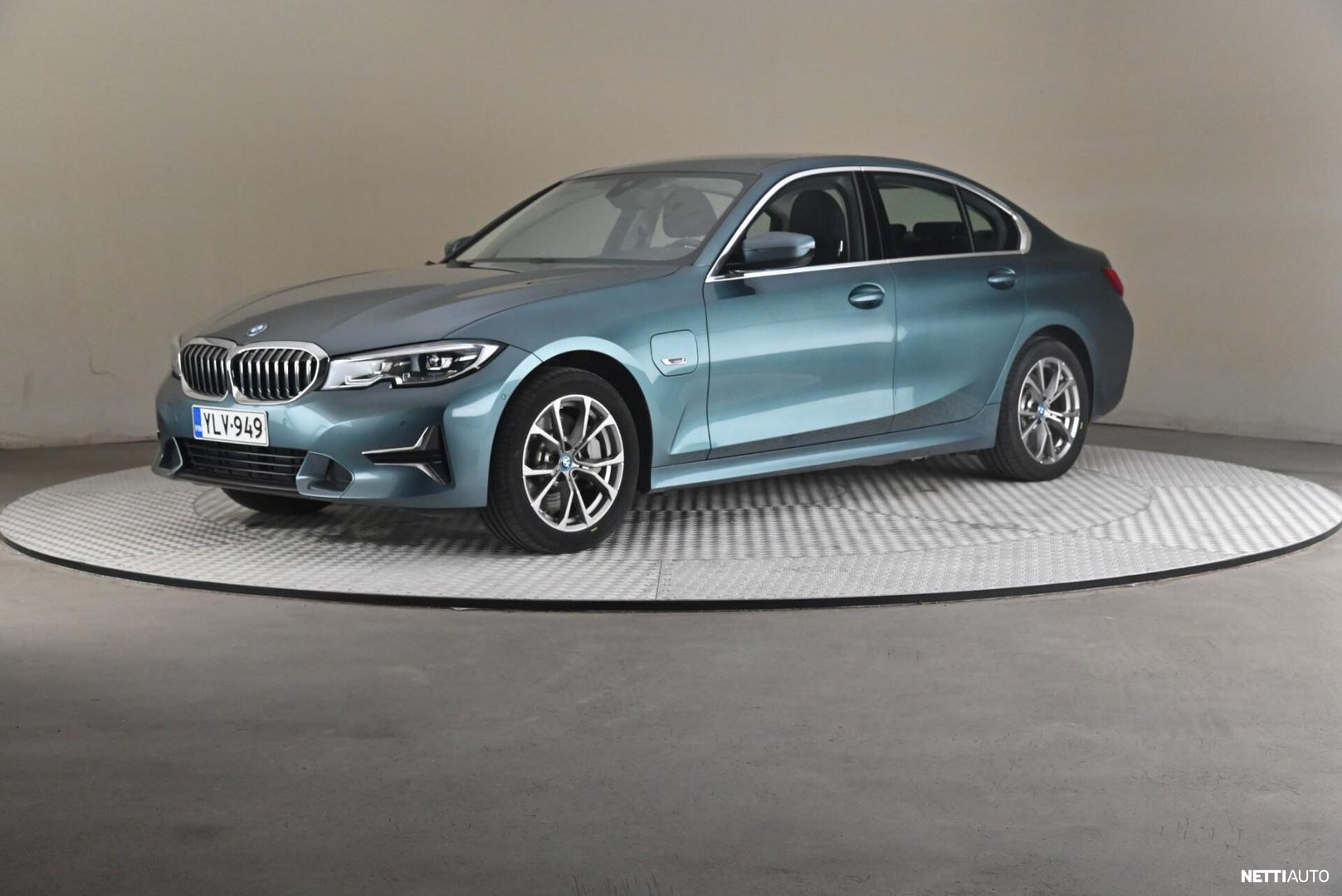 BMW 330