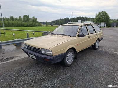 Volkswagen Passat 1987, photo 1/8