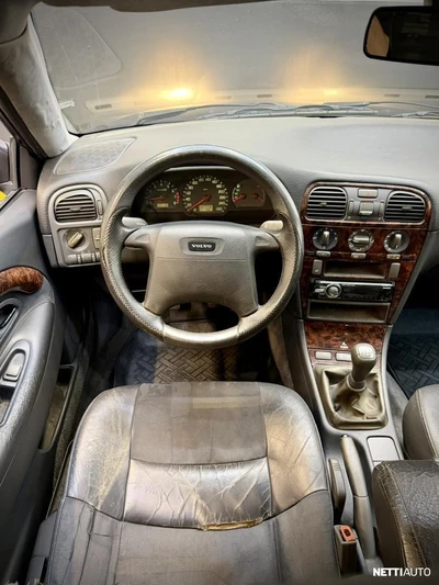 Volvo S40 1,9 T4 1998, kuva 6/23