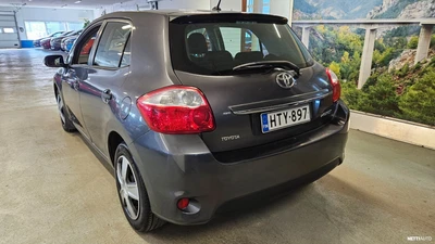Toyota Auris 2010, kuva 3/9