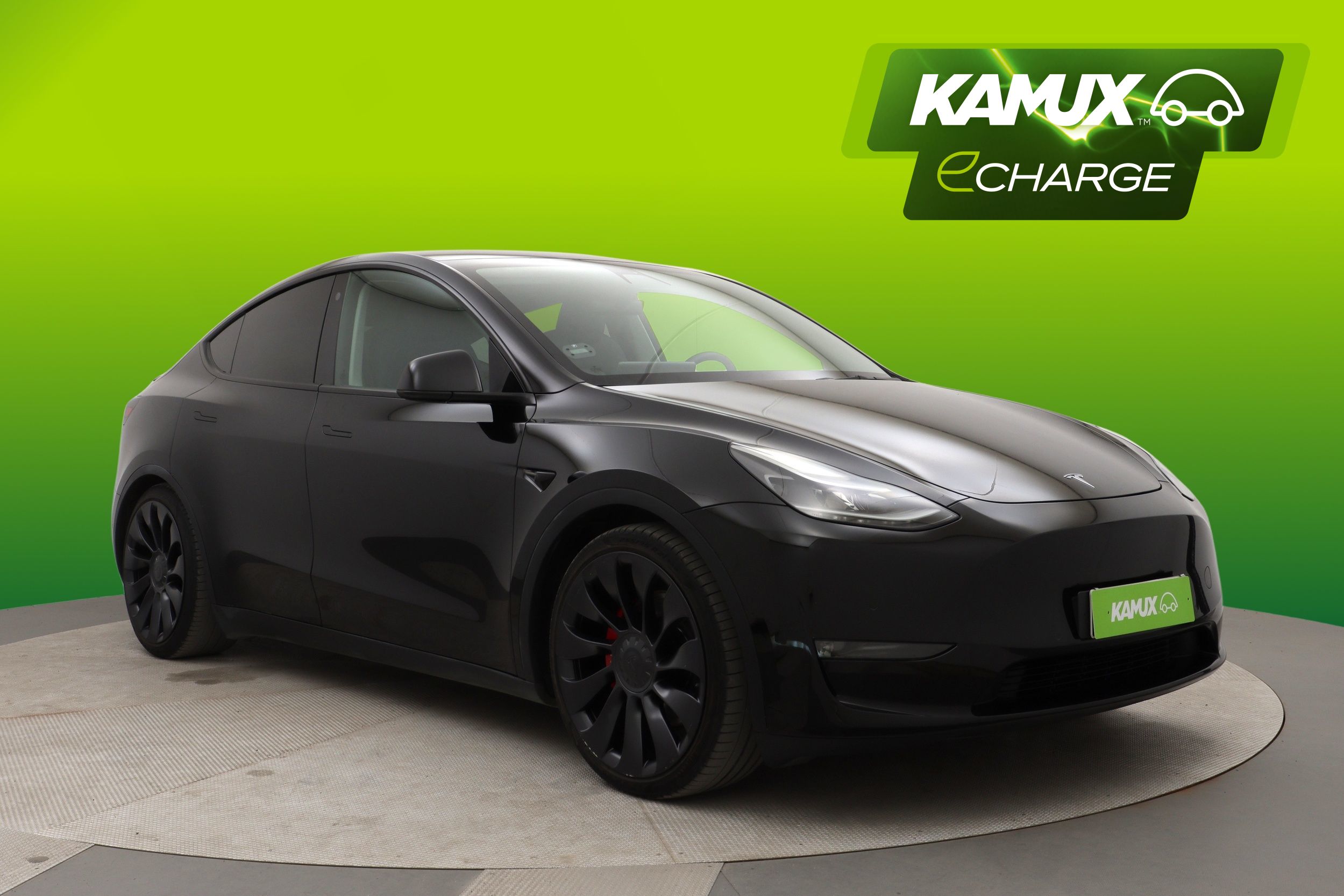 Tesla Model Y Performance AWD **2x renkaat ja vanteet & vetokoukkuvalmius**