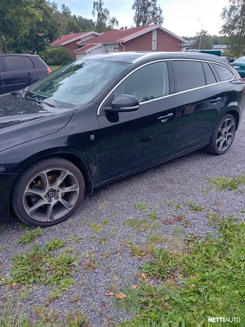 Volvo V60 2015, photo 4/10