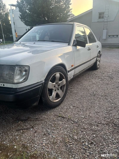 Mercedes-Benz 300 1987, photo 3/5