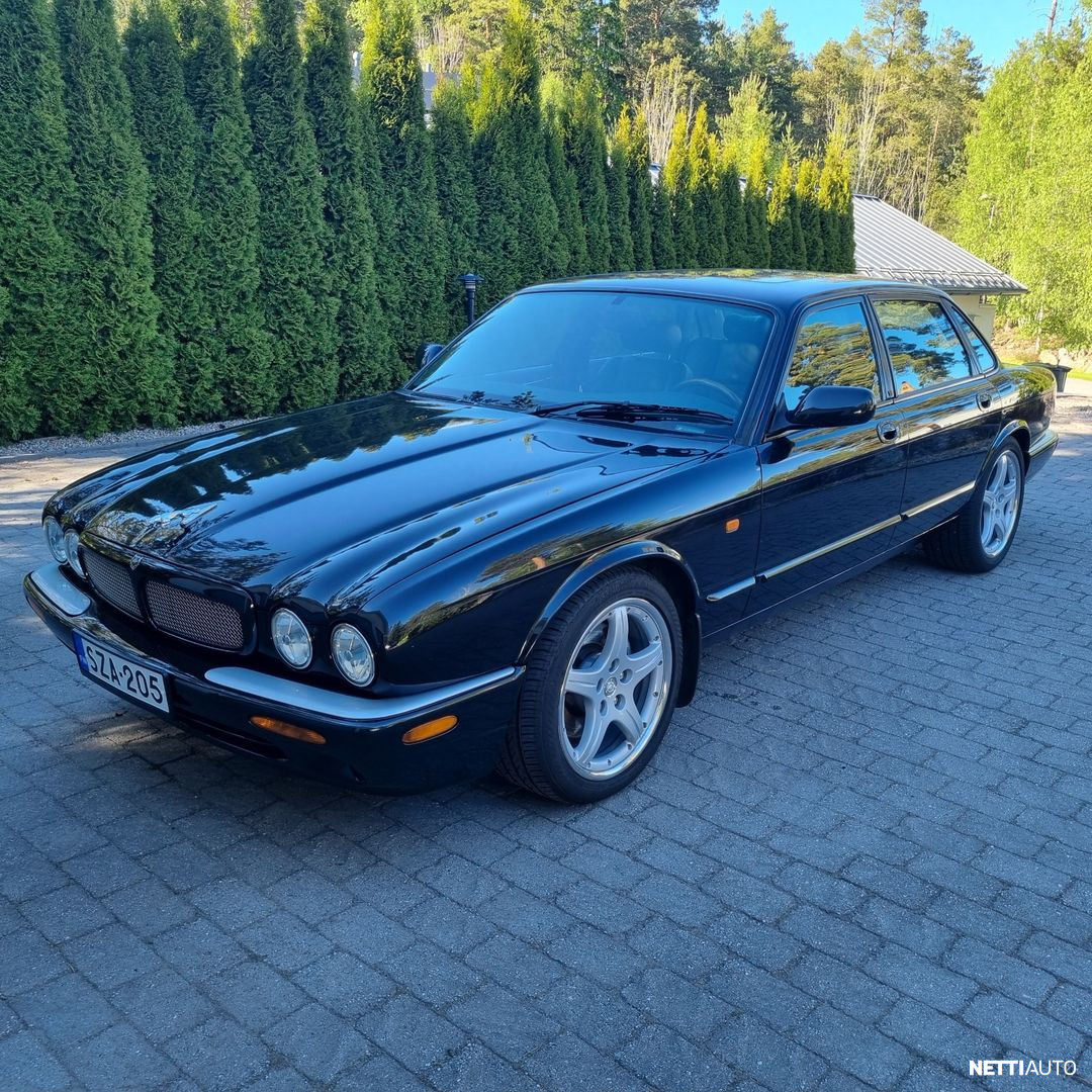 Jaguar XJR