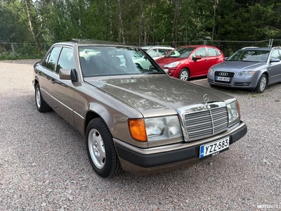 Mercedes-Benz 200 200D 1992, photo 7/13