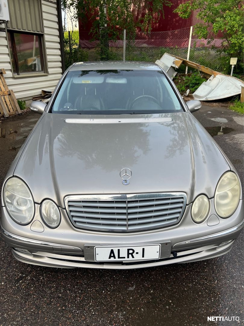 Mercedes-Benz E 240