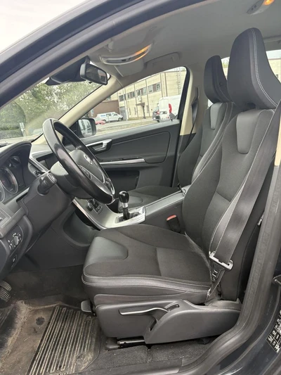 Volvo XC60 2012, photo 5/6