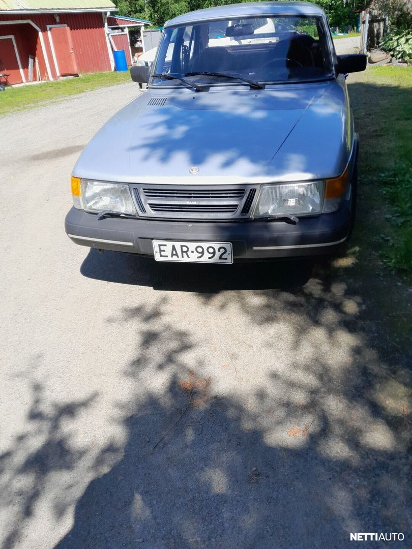 Saab 900
