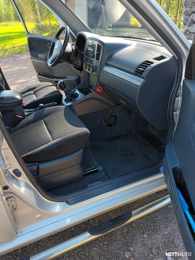 Suzuki Grand Vitara Pakettiauto/maasturi 2005, kuva 7/8