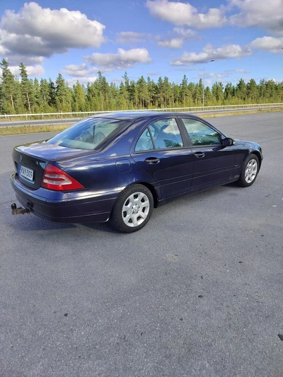 Mercedes-Benz C 200 CDI 2003, kuva 2/10