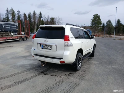 Toyota Land Cruiser 2011, kuva 3/10