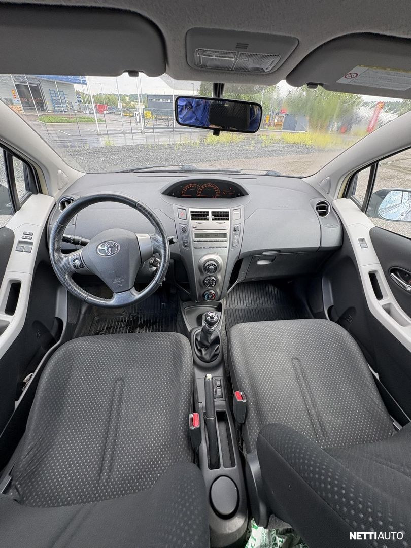 Toyota Yaris 2011, photo 7/7