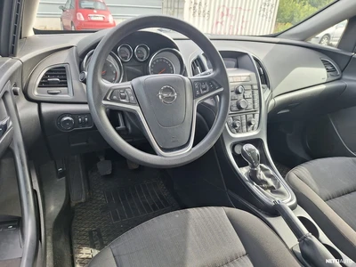 Opel Astra 2015, photo 3/4