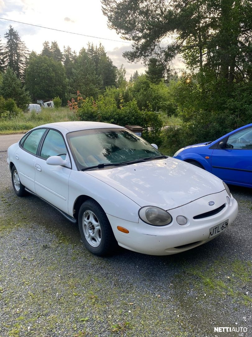 Ford Taurus