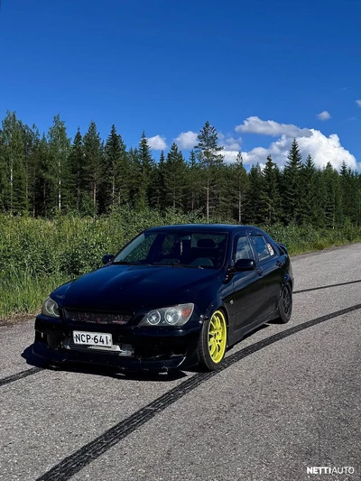 Lexus IS 1999, kuva 2/6