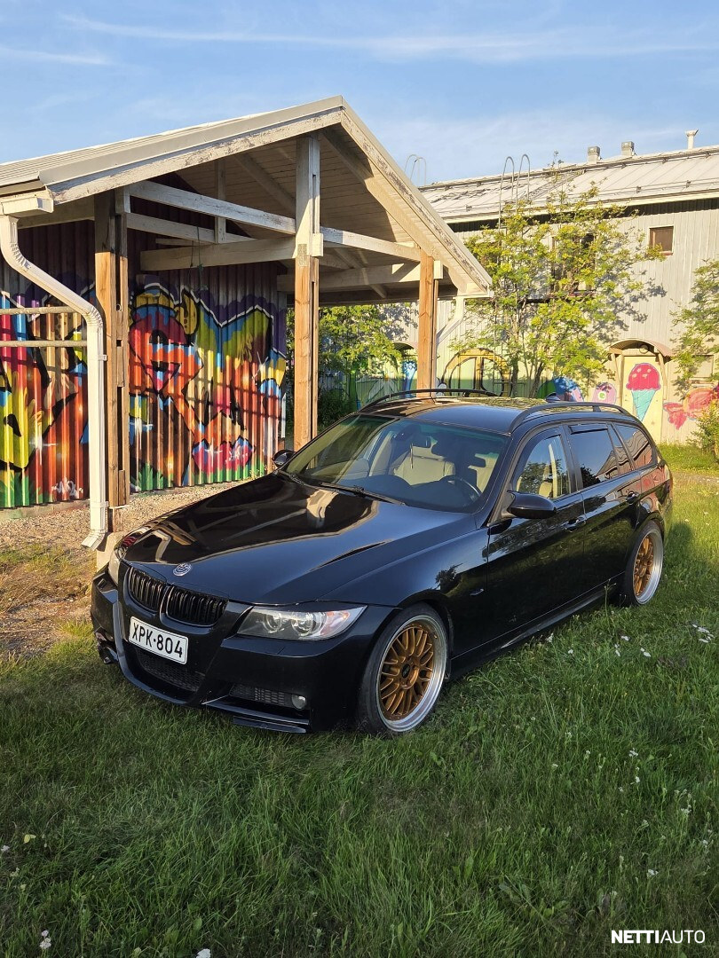 BMW 330