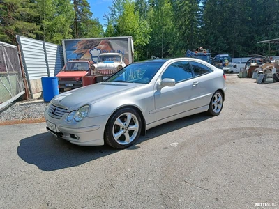 Mercedes-Benz C Kompressor Sportcoupe 2002, photo 2/6