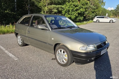 Opel Astra 1996, photo 4/9
