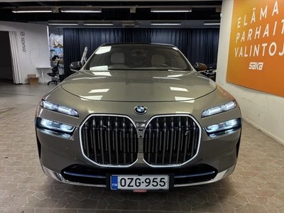 BMW i7 G70 xDrive 60 2023, kuva 2/13