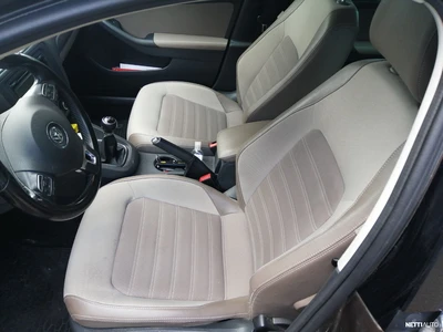 Volkswagen Jetta 2011, photo 3/4