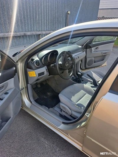 Mazda 3 2005, kuva 7/8