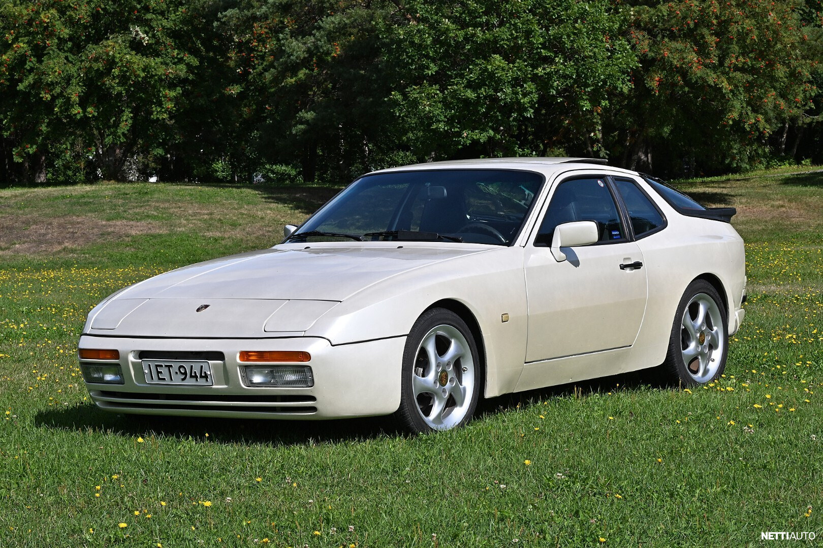Porsche 944