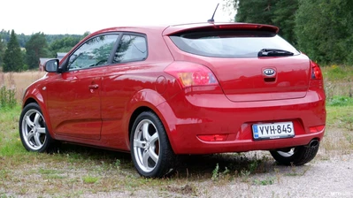 Kia Ceed 1,4 ISG LX 3D EcoDynamics 2010, photo 4/20