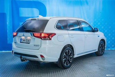 Mitsubishi Outlander PHEV 2016, kuva 4/26