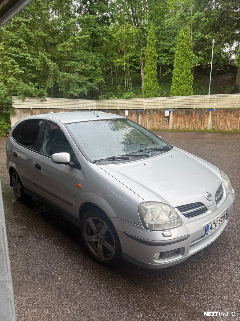 Nissan Almera Tino