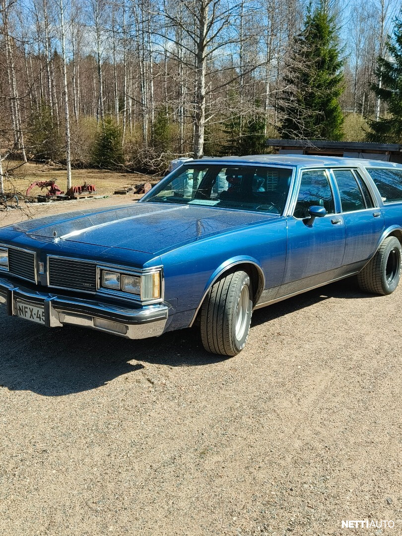 Oldsmobile Custom Cruiser