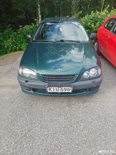 Toyota Avensis 1999, kuva 2/4