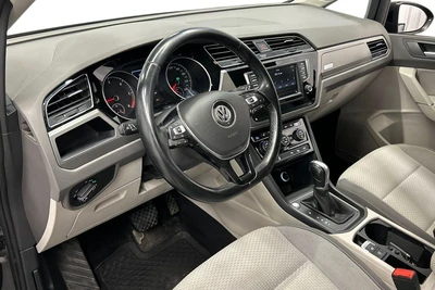 Volkswagen Touran 2016, photo 6/34