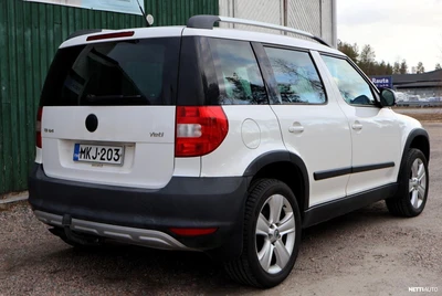 Skoda Yeti 2,0 TDI 4x4 Adventure 2010, photo 7/19