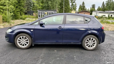 Seat Leon 1,6 TDI DPF CR Style 2010, kuva 2/11