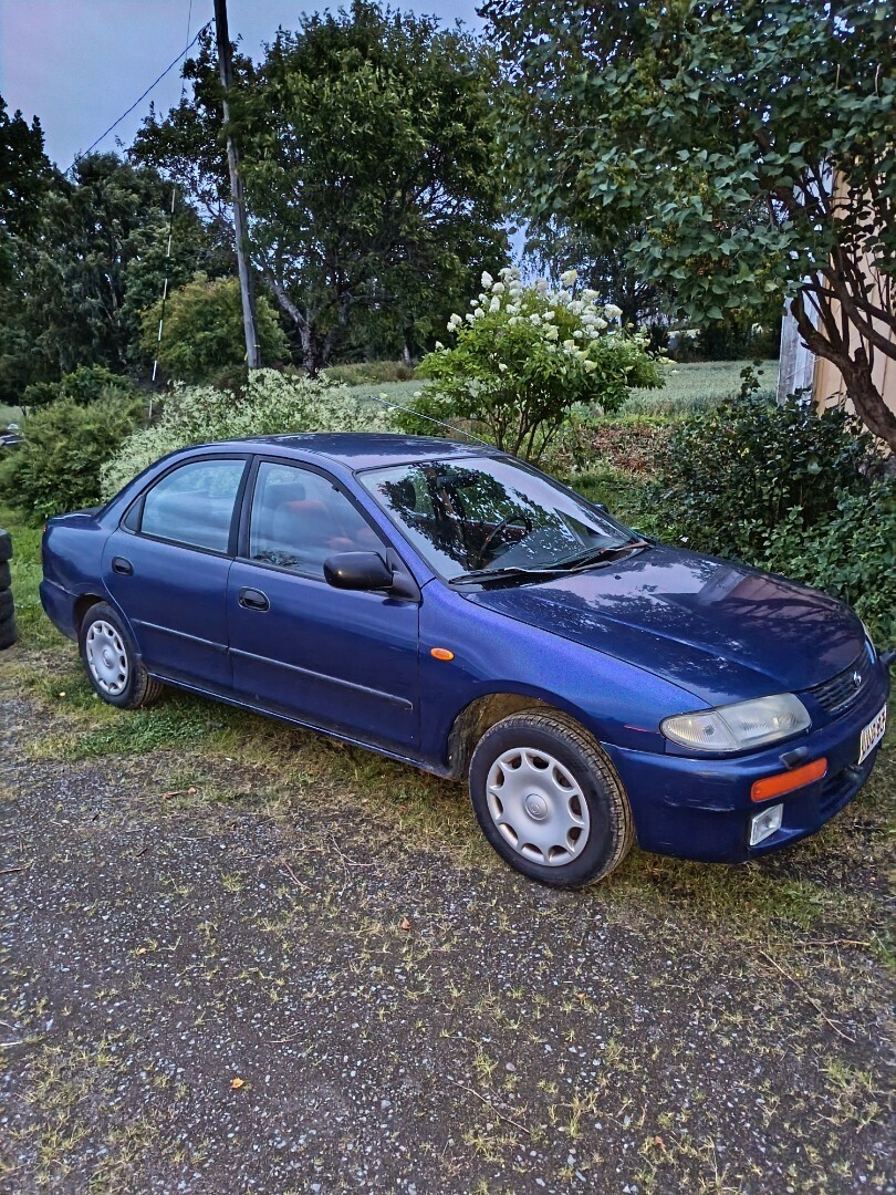 Mazda 323