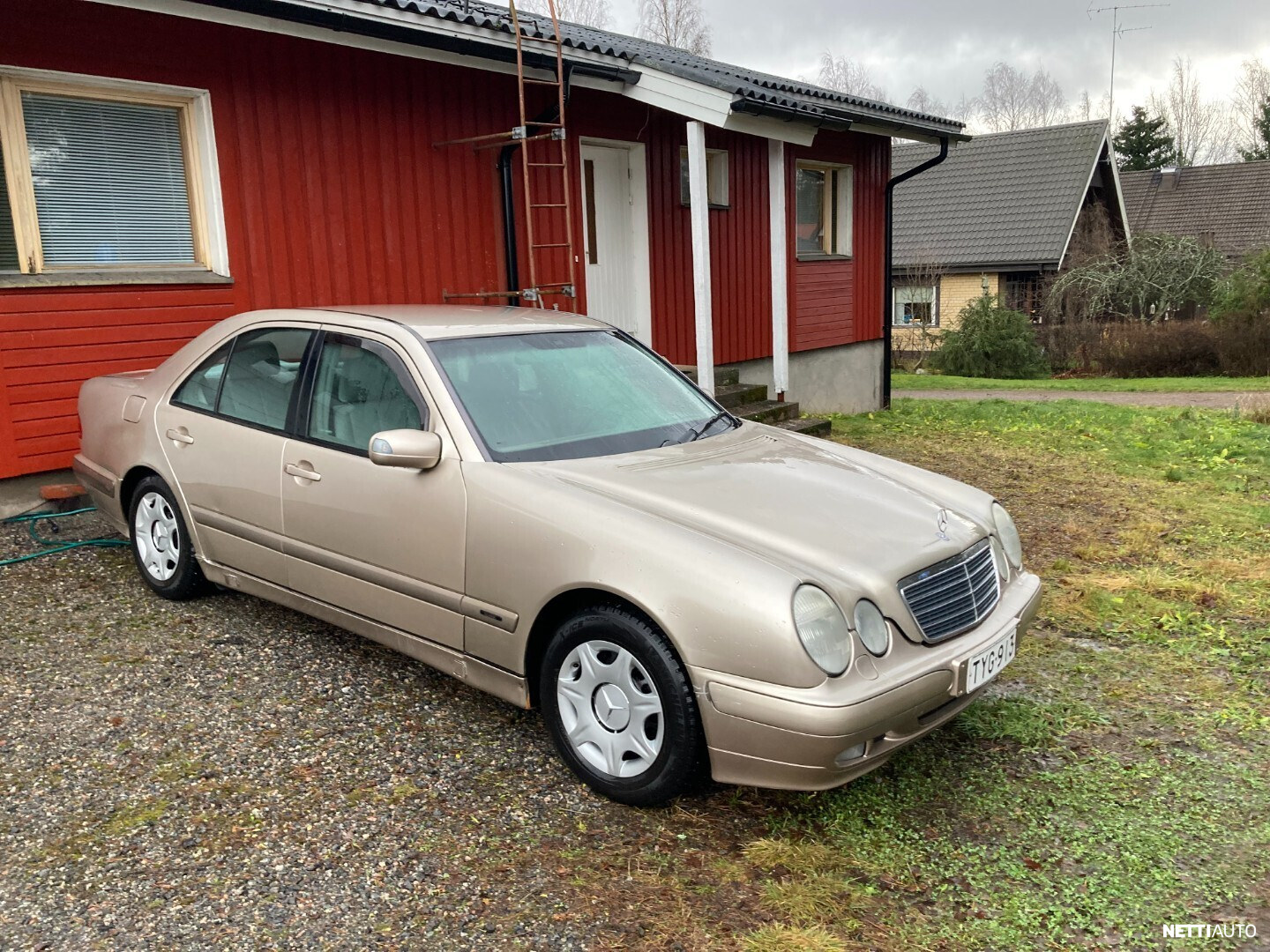 Mercedes-Benz E 240
