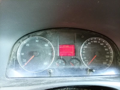 Volkswagen Touran 2005, kuva 7/12