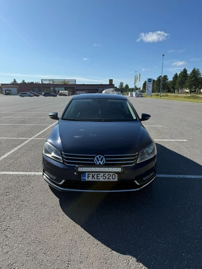 Volkswagen Passat 2011, kuva 1/7