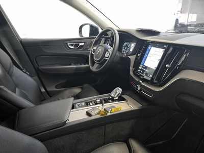 Volvo XC60 2020, kuva 7/8