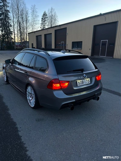 BMW 325 2010, photo 2/12