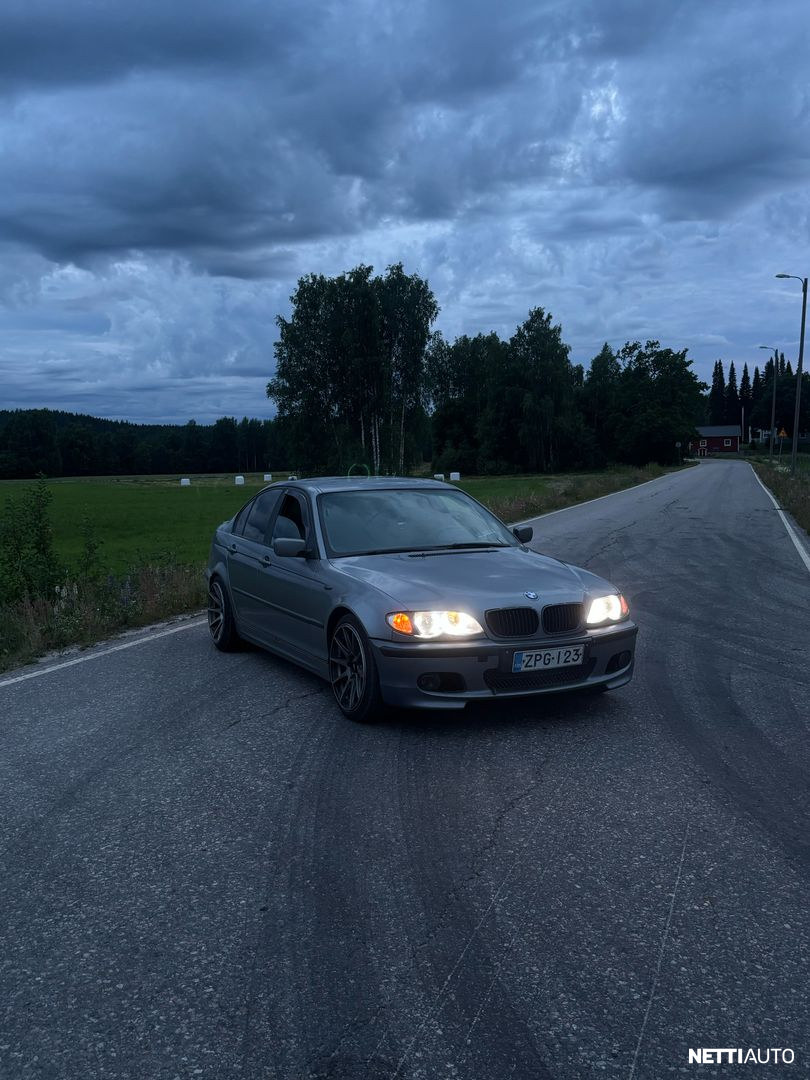 BMW 330