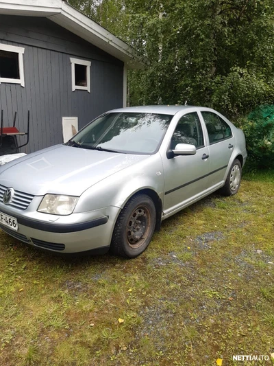 Volkswagen Bora 1,6 77kW 2003, kuva 2/11