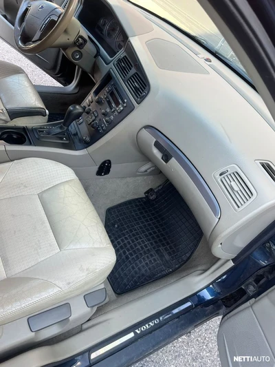 Volvo V70 2,5T Automaatti 2004, kuva 7/9