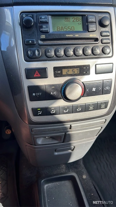 Toyota Avensis Verso 2,0 bensa Automatic 2003, photo 3/5